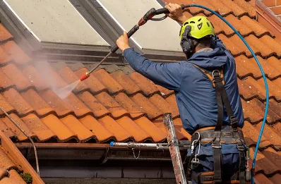 Démoussage et hydrofuge de toiture à Collonges-la-Rouge